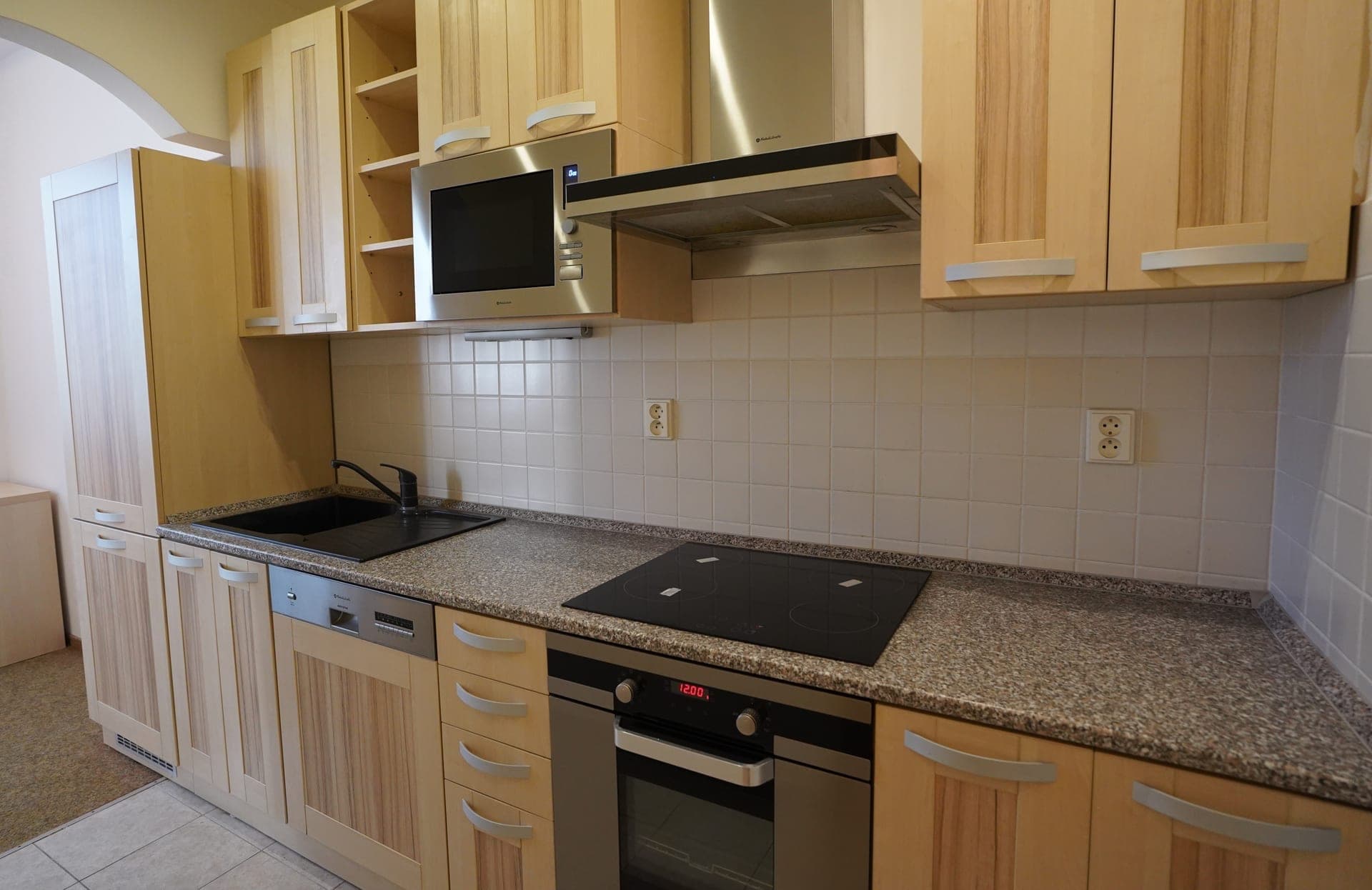Uran – venkovní apartmán — detail 2